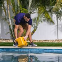¿Por qué elegir mantenimiento profesional para tu piscina todo el año?
