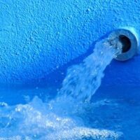 Qué hacer si tu piscina pierde agua lentamente